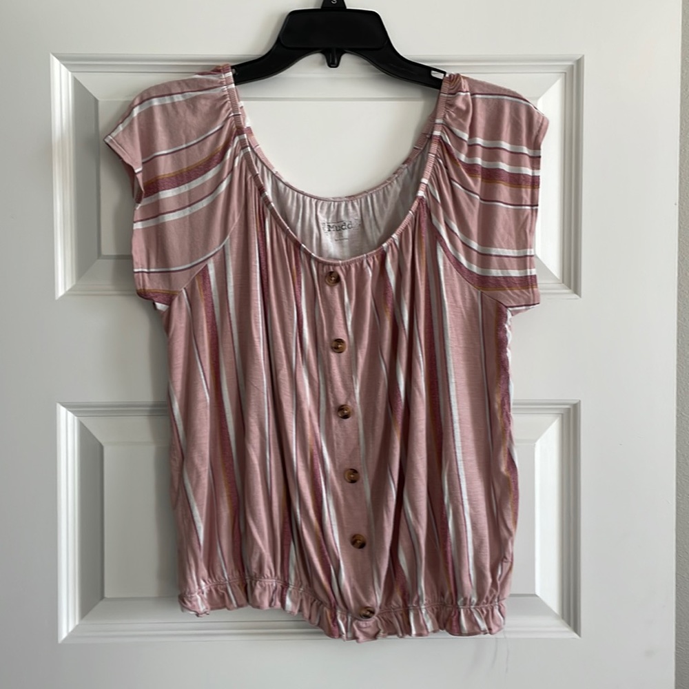 Women’s short sleeve shirt. Size XL